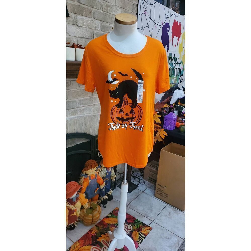 NWT CELEBRATE WOMENS HALLOWEEN SHIRT